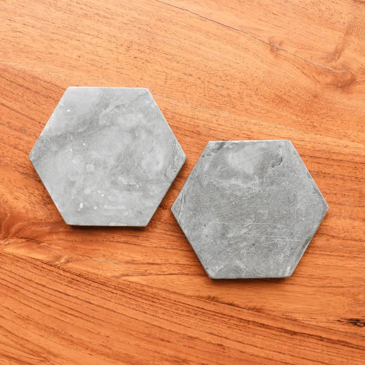 Zeshoekige Grijze Marmeren Onderzetters INAI | Set van 4 of 8