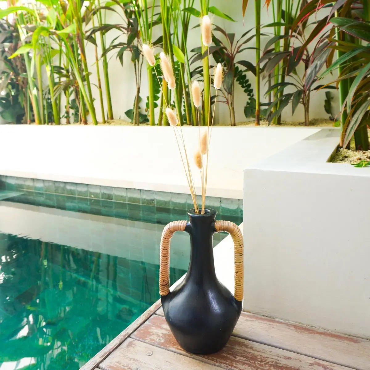 Zwarte Vaas SELAYAR – Kleine Decoratieve Klei Vaas