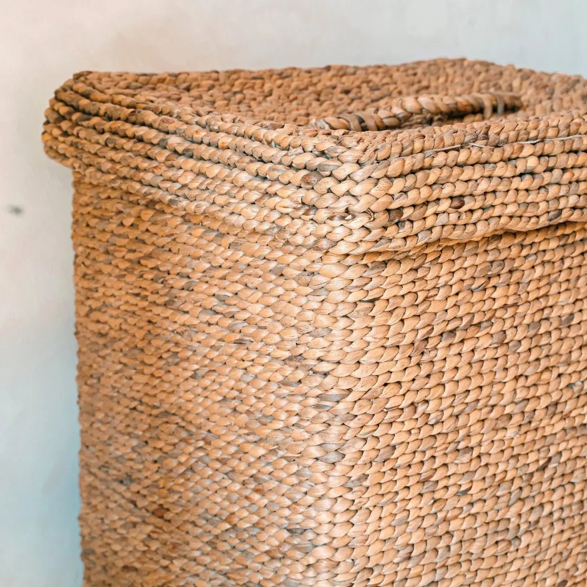 Boho Wasmand met Deksel – Handgemaakt van Waterhyacint