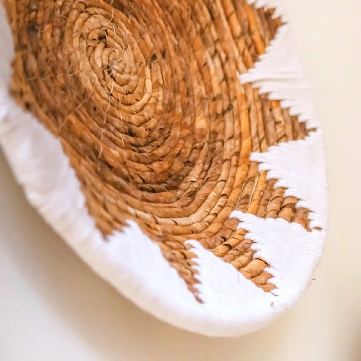 ADARI Ronde Boho Wandmand – Geweven Wanddecoratie met Sterpatroon