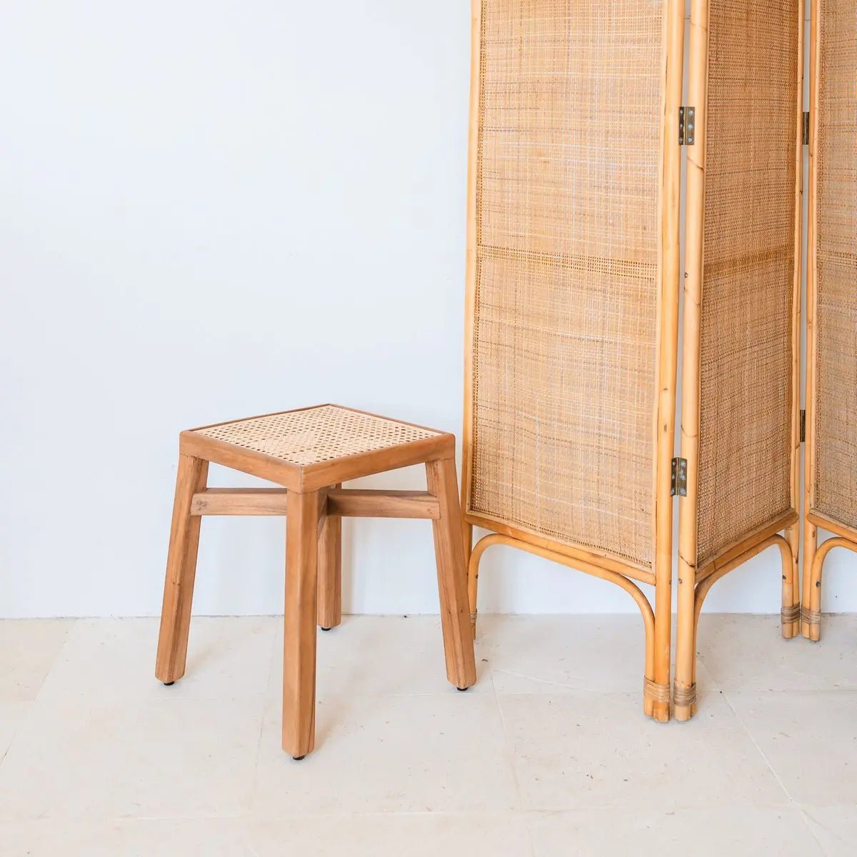 SUBANG Houten Kruk – Rotan Zitting, Handgemaakt