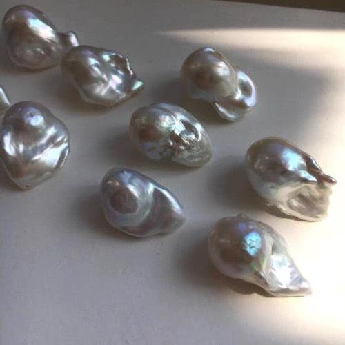 Dikke barokke parel grote drop oorbellen