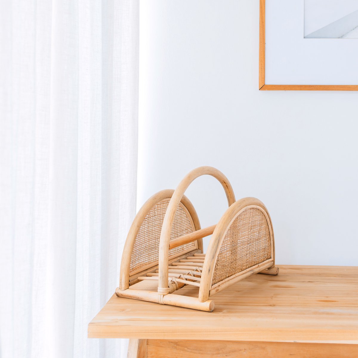 ALOR Rattan-Zeitungsständer – Handgefertigter Boho-Zeitschriftenhalter