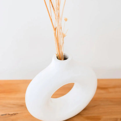 Ringvormige vaas wit – kleivaas handgemaakt – kleine bohovaas – vaas voor gedroogde bloemen – decoratieve vaas voor vensterbank, plank of tafel NUSA