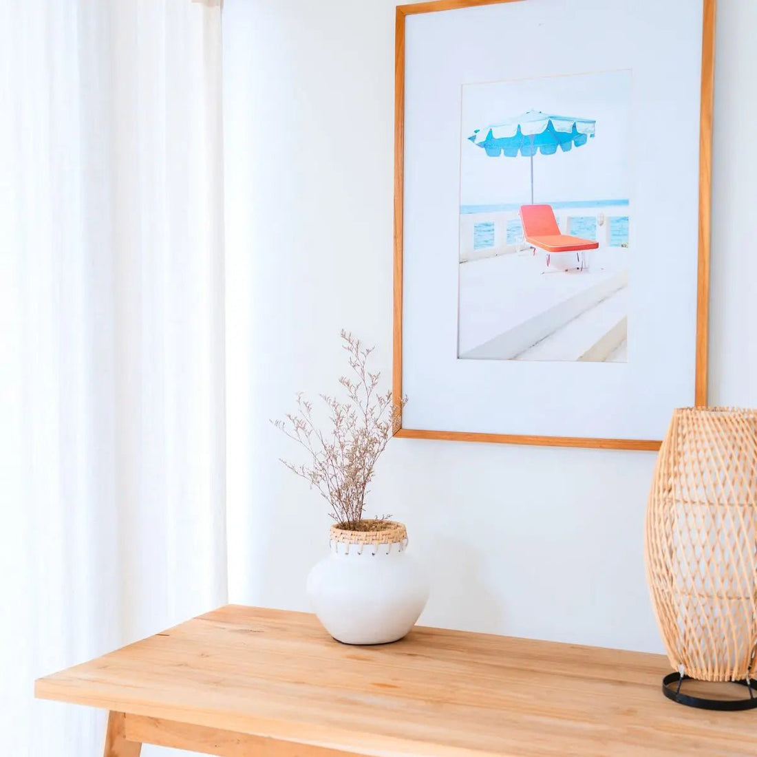 Witte Vaas TUBAN – Ronde Decoratieve Klei &amp; Rotan Vaas, Ø23 cm
