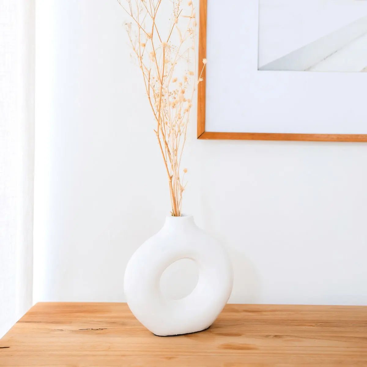 Ringvormige vaas wit – kleivaas handgemaakt – kleine bohovaas – vaas voor gedroogde bloemen – decoratieve vaas voor vensterbank, plank of tafel NUSA