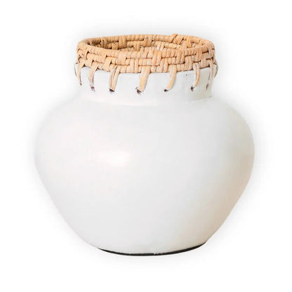 Witte Vaas TUBAN – Ronde Decoratieve Klei &amp; Rotan Vaas, Ø23 cm