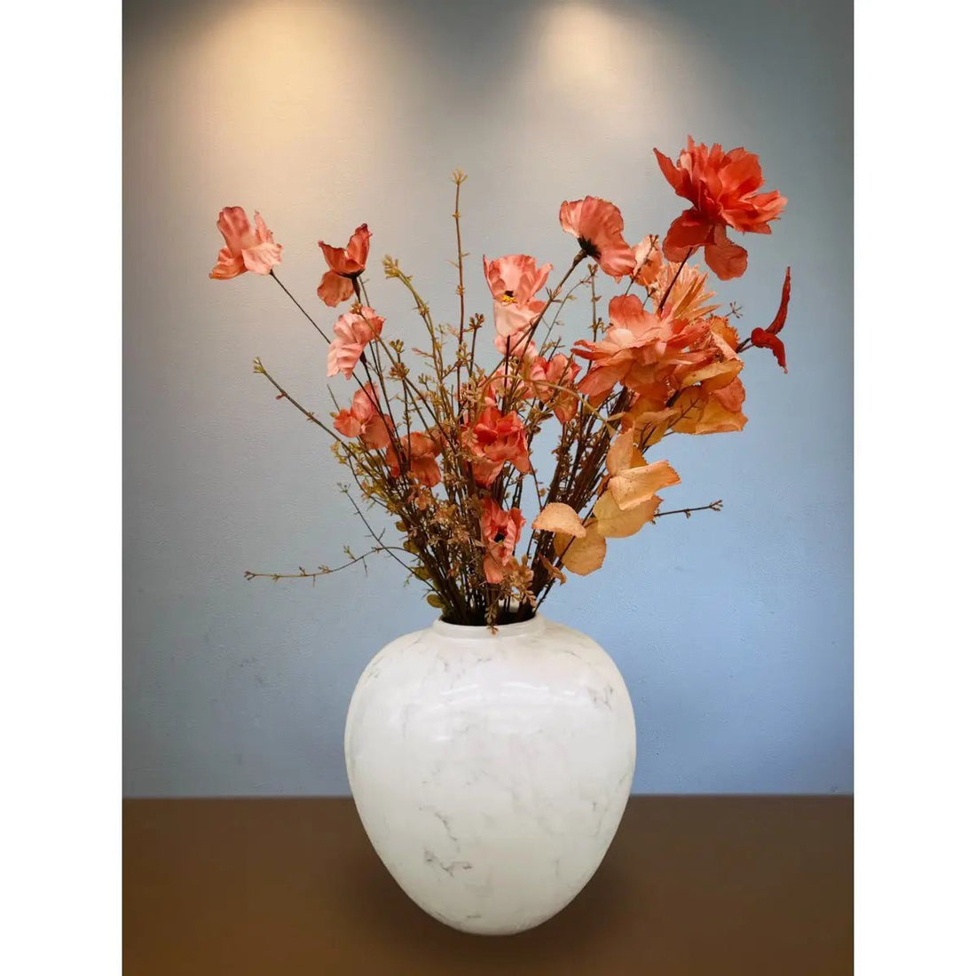 Witte Porseleinen Vaas met Boeket - 28 cm