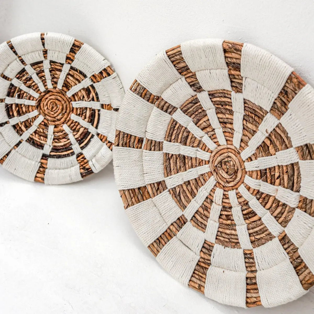 HUTAN Wanddecoratie &amp; Wandmand – Decoratieve Schaal van Bananenvezel