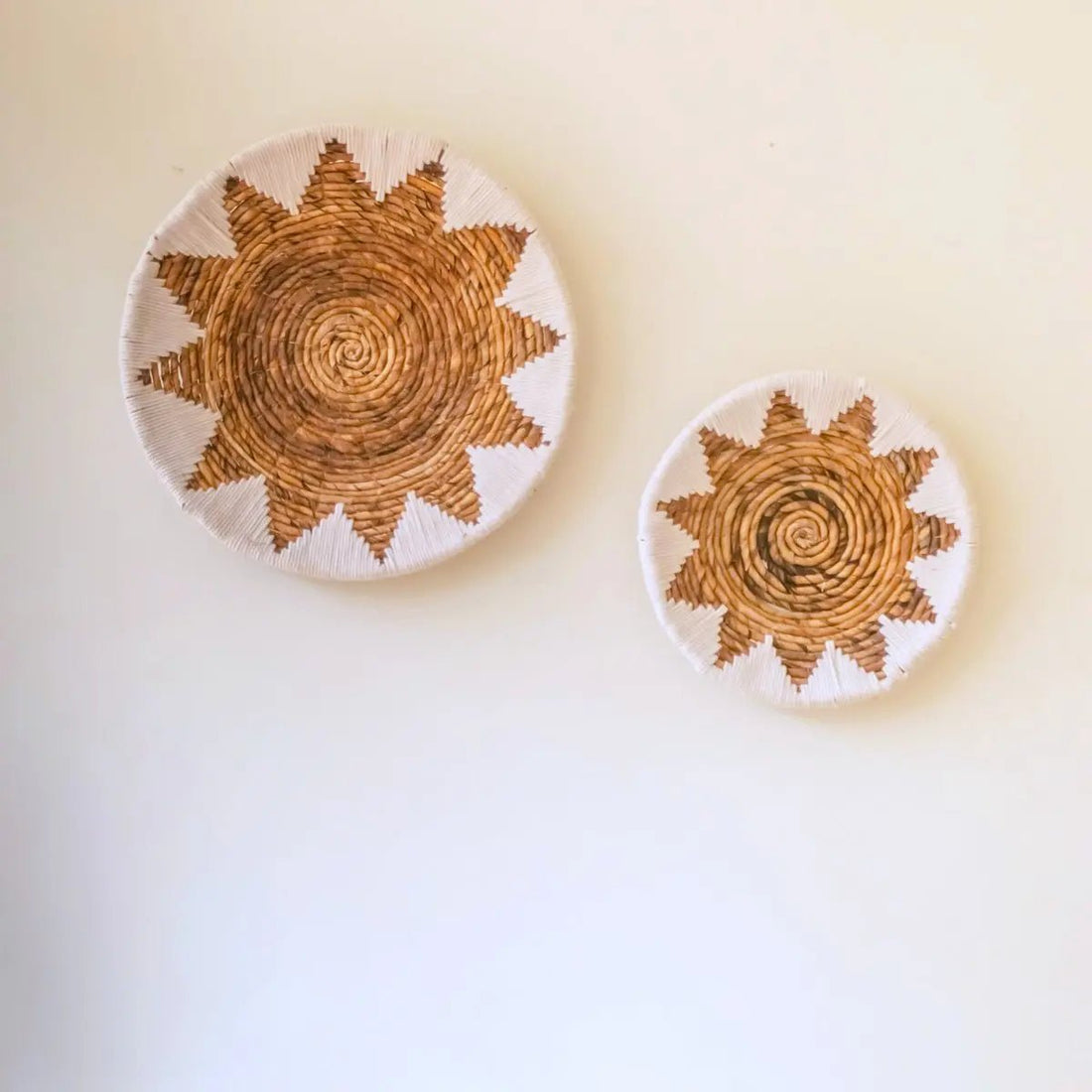 ADARI Ronde Boho Wandmand – Geweven Wanddecoratie met Sterpatroon