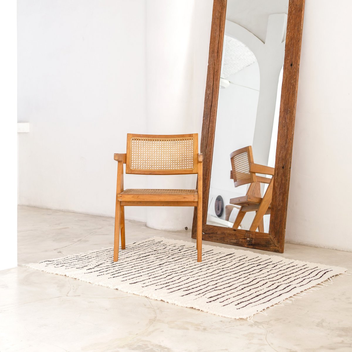 Groot Vloerkleed 150x120 cm – Wit Katoen met Zwarte Strepen | KERTA Handgeweven