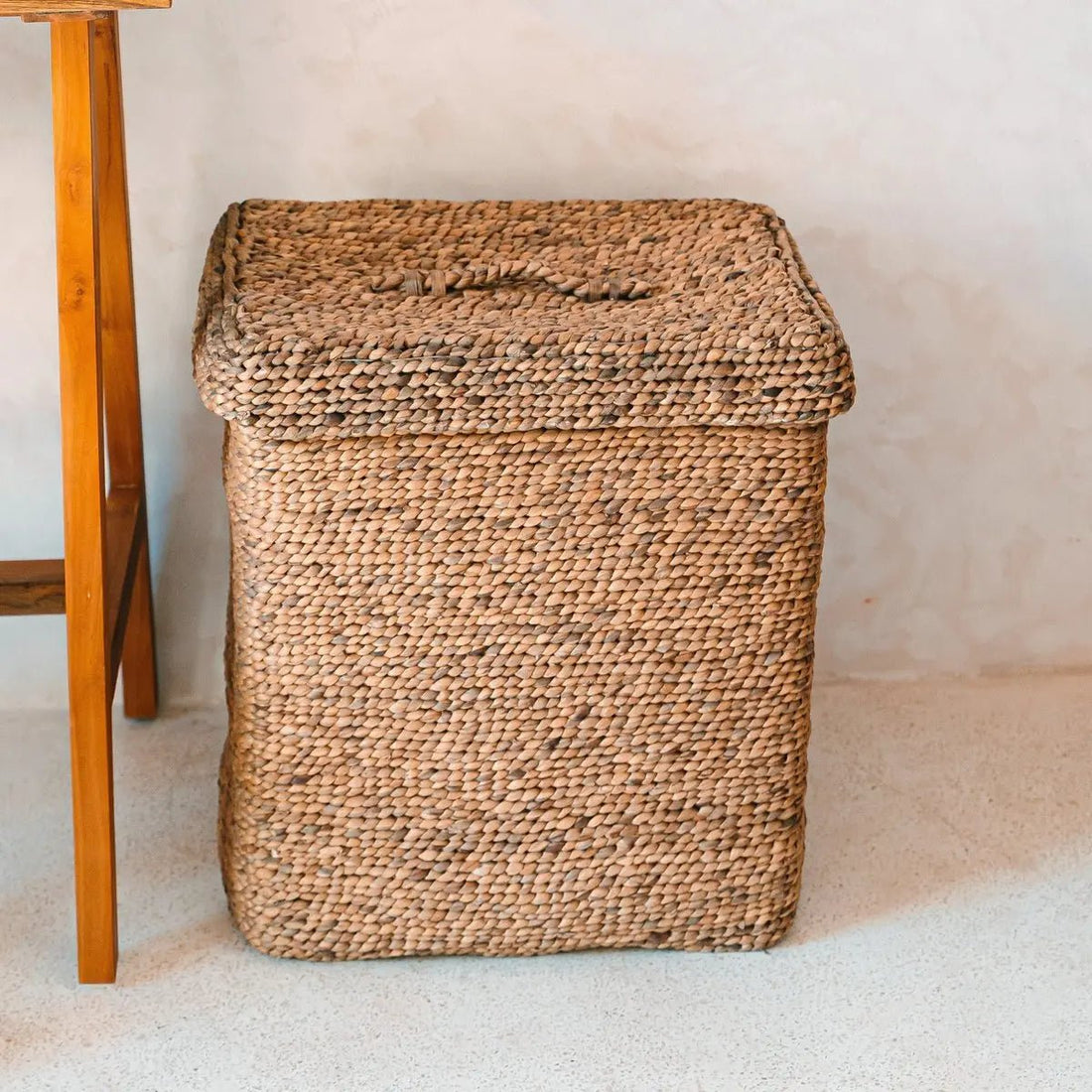 Boho Wasmand met Deksel – Handgemaakt van Waterhyacint